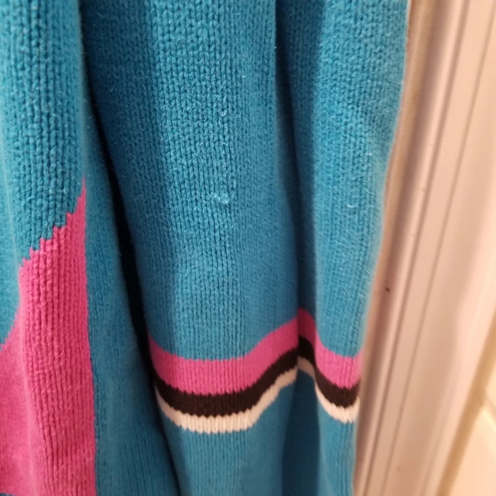 Vintage Izod Teal Geometric V-Neck Sweater with Pink & Black Accents - Picture 5 of 5
